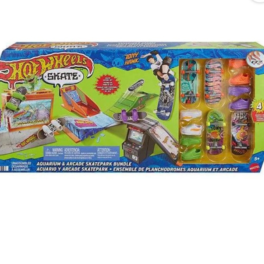 Hot Wheels Tony Hawk Skate Aquarium & Arcade Skatepark Set